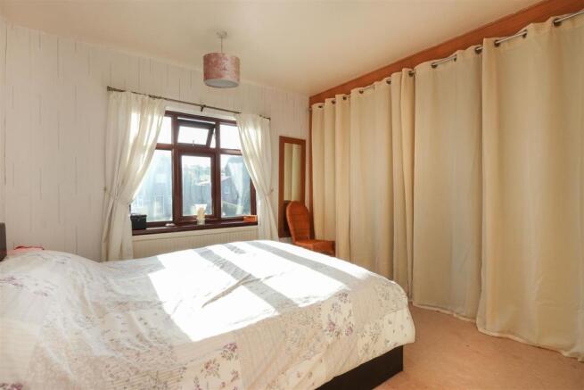 Bed1.jpg