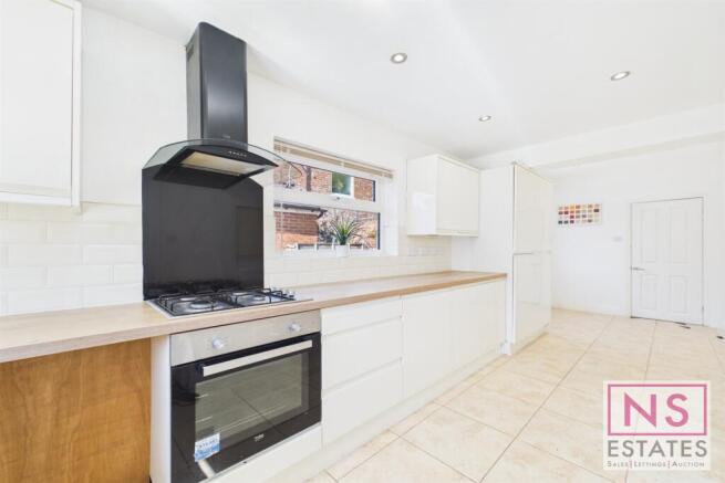 3 bed Semi-Detached for sale Image 12