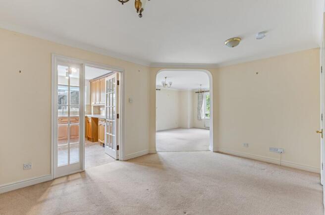 2 bed Flat for sale Image 4