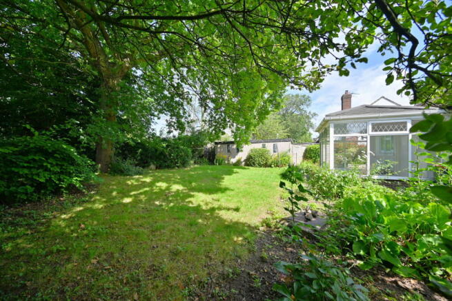 3 bed Detached Bungalow to rent Image 4