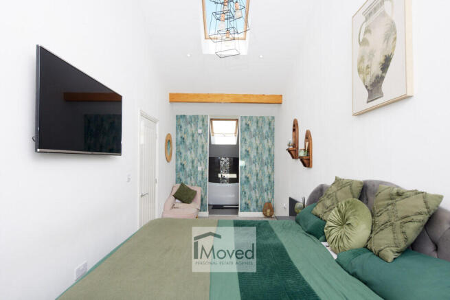 4 bed Semi-Detached for sale Image 10