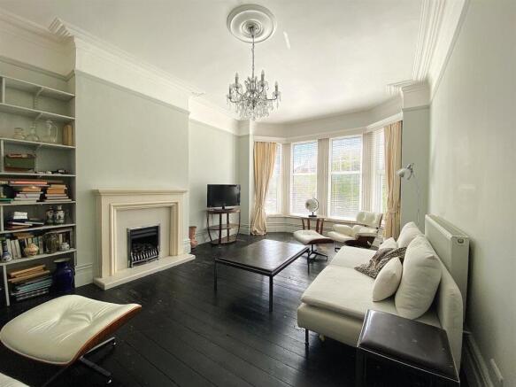 125 Dorset Rd - Lounge2.jpg