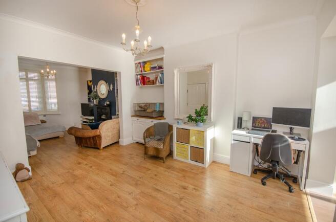 dining room pic 2.jpg