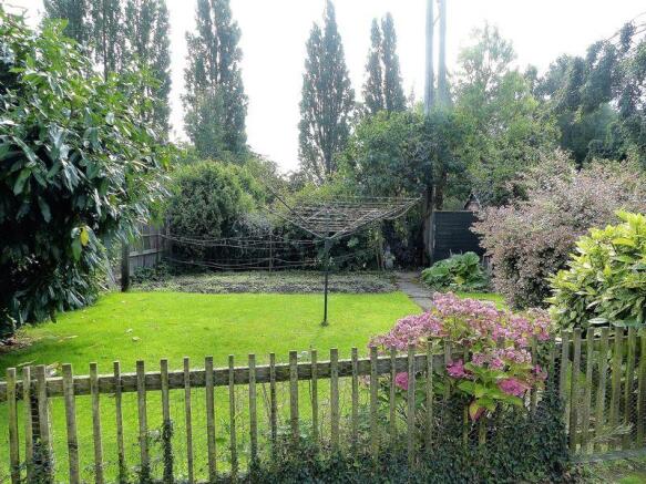 Rear garden fr...