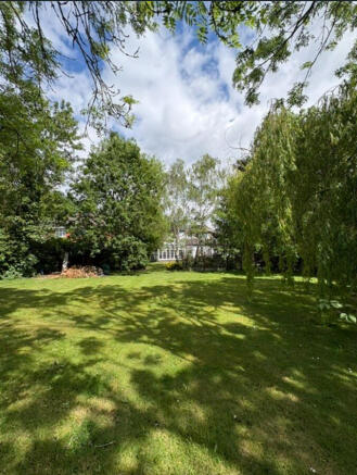 Herbert Road, Emerson Park, RM11 photo 4