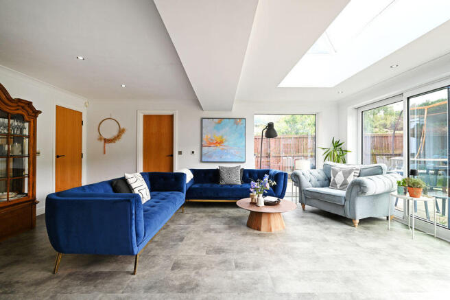 5 bed Detached for sale Image 11