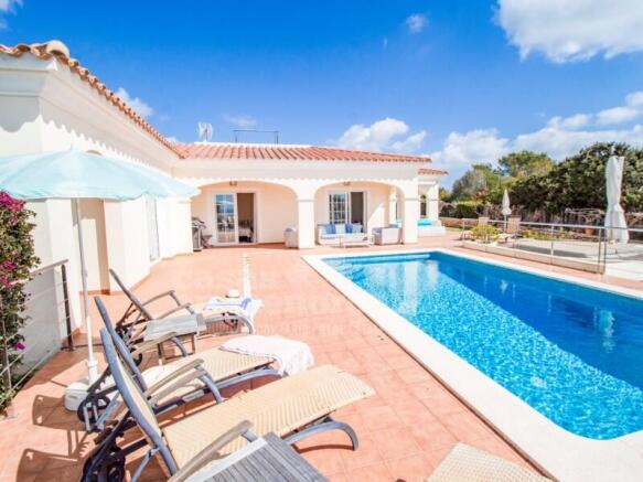 Villa with sea views in Binidalí