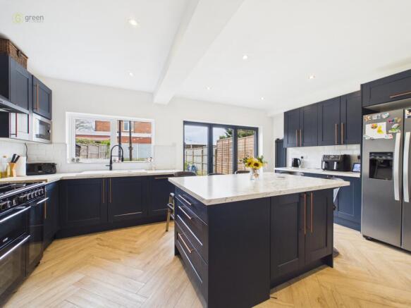 cam01698g0pr0198still001