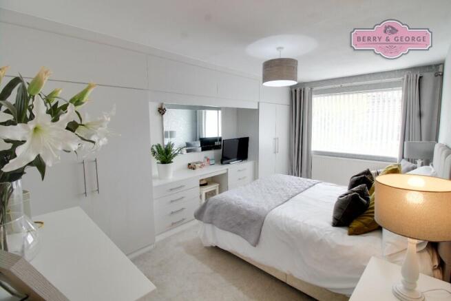 MAIN BEDROOM