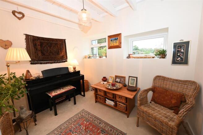 4 bed Cottage for sale Image 9