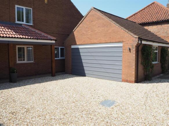 Integral Double Garage & Driveway 316
