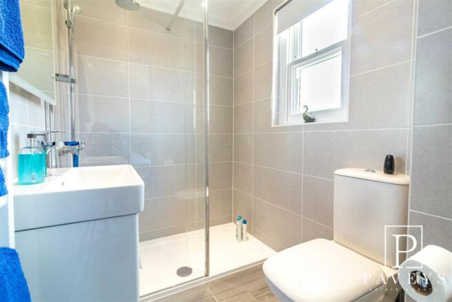 EN-SUITE TO MASTER BEDROOM