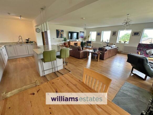 Kitchen / Living Room