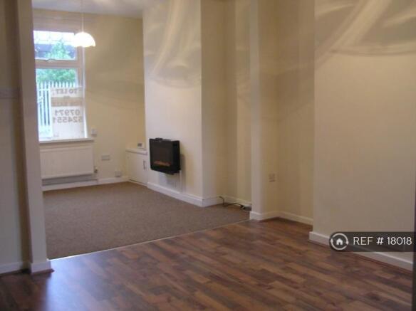 Living / Dining Room 1
