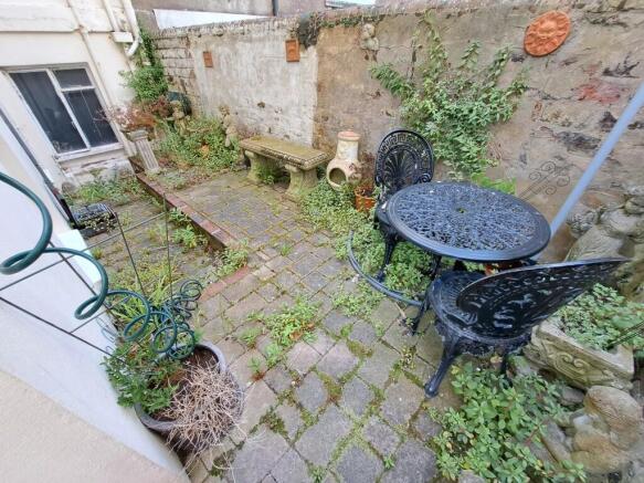 Rear courtyaed