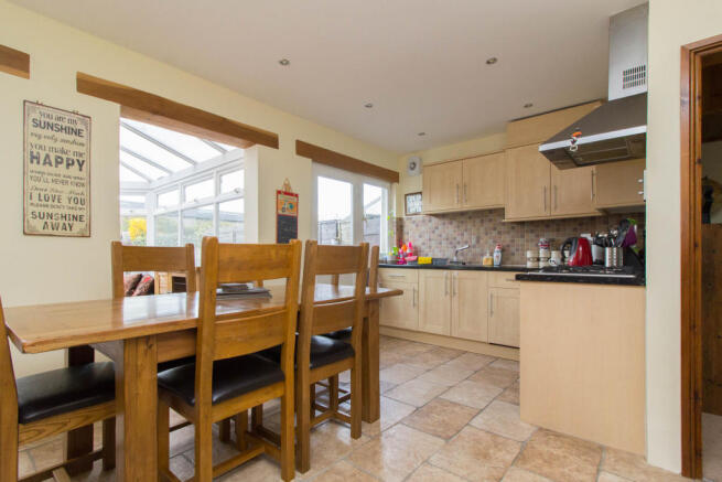 KITCHEN/BREAKFAST ROOM
