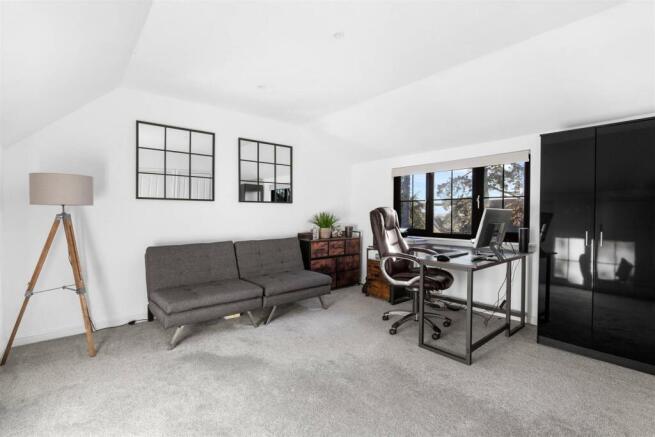 30 Russell Close - Bedroom 2.jpg