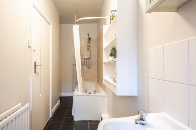 2 bed House to rent Image 5