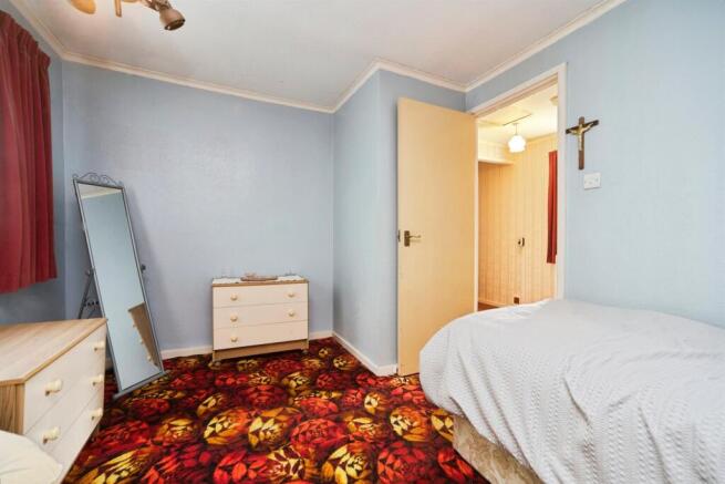 4 bed Semi-Detached for sale Image 11