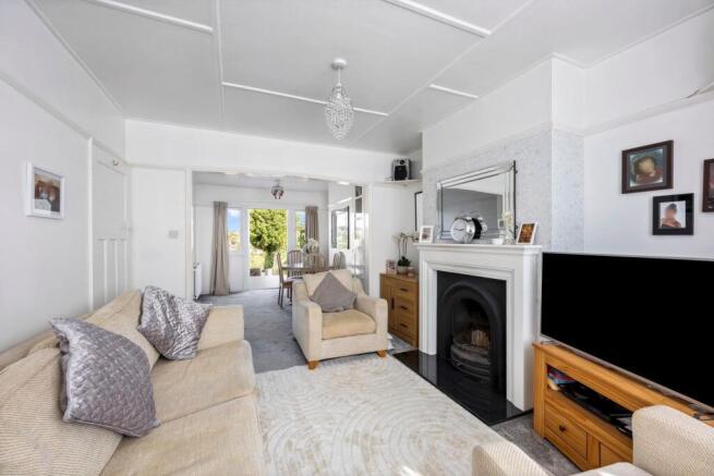 Fairway Crescent 37 THROUGH LOUNGE DINING ROOM.jpe