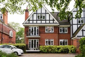 Flat 5, 27 The Brecons, Woodland Grove, Weybridge KT13 9EF