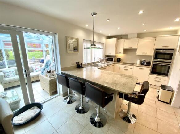 KITCHEN/FAMILY ROOM