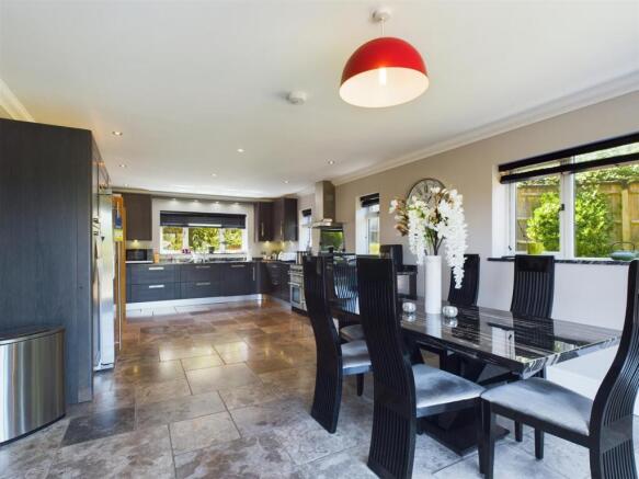 Kitchen/Dining Room