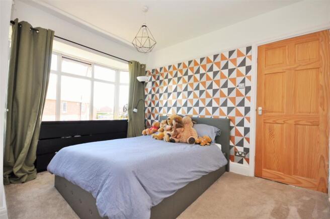 BEDROOM 2