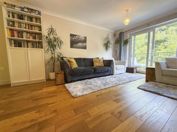 5 bed Town House for sale Image 4