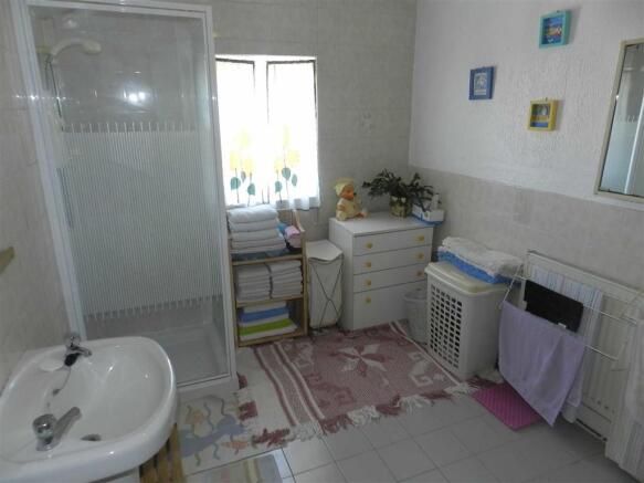 SHOWER ROOM