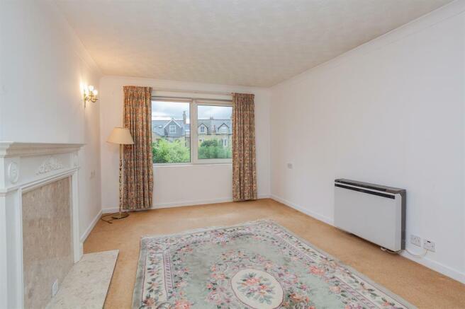 SITTING/DINING ROOM