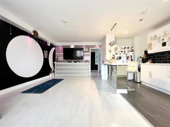 Open Plan Kitchen/Lounge