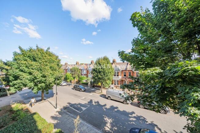 b041ee3f-0052-424b-b