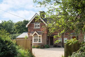 2, Pendley Beeches, London Road, Tring HP23 5RA
