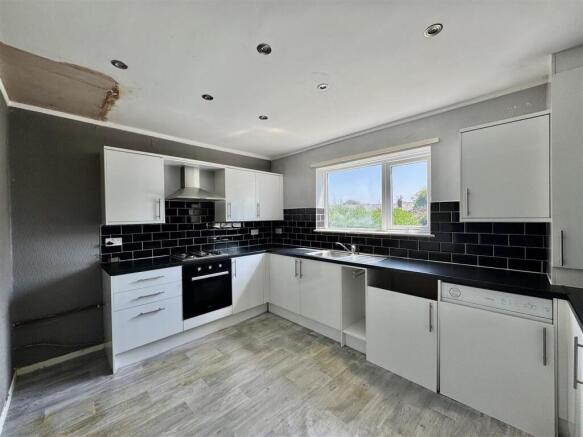 2 bed Semi-Detached for sale Image 7