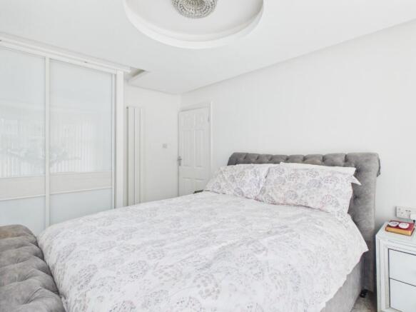 3 bed Terraced for sale Image 9