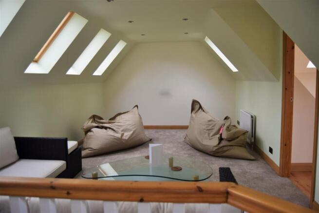 5 bed Detached to rent Image 6