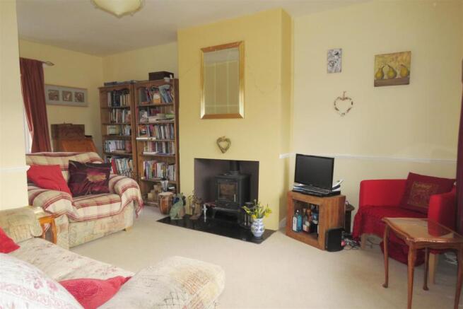LIVING ROOM.JPG