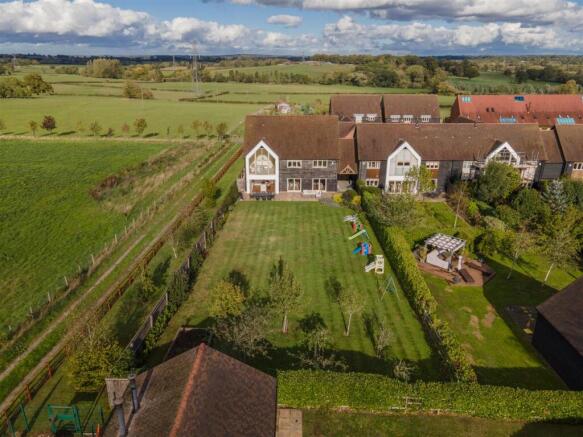 5 Hall Farm Court_3.jpg