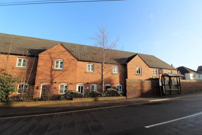 2 bed terraced house to rent Sutton Place Woodvil