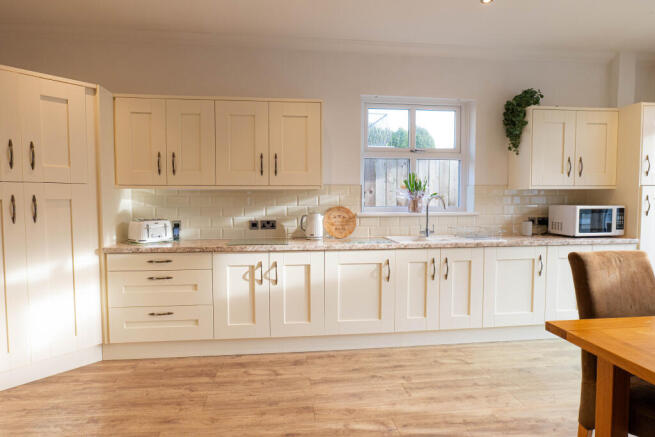 3 bed Bungalow for sale Image 9