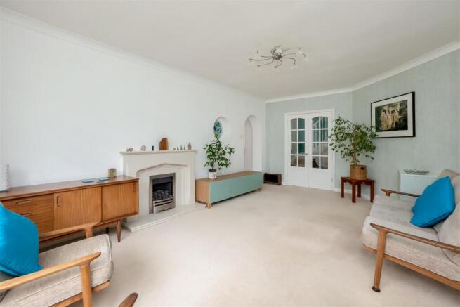 14 Cotswold Close 2449-4.jpg