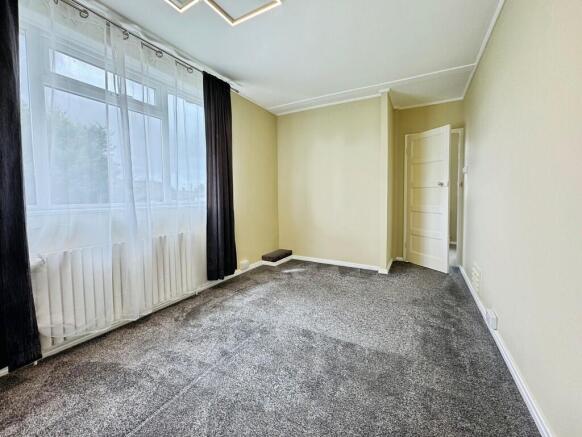 2 bed Semi-Detached to rent Image 12