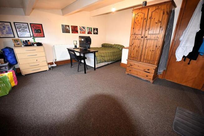 6 bed House to rent Image 7