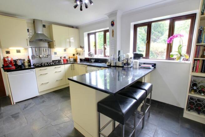 KITCHEN/BREAKFAST ROOM