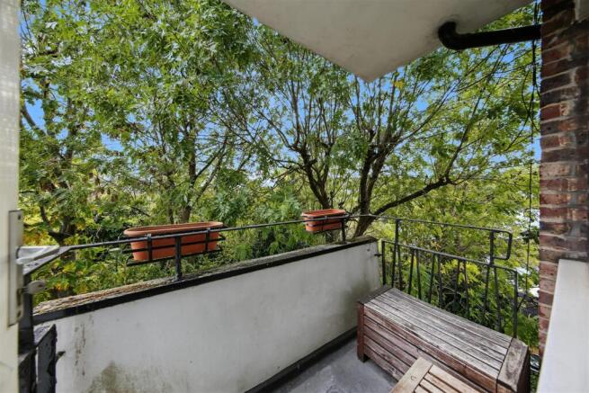 16 Aldrick House Carnegie Street, London N1 0UE-No