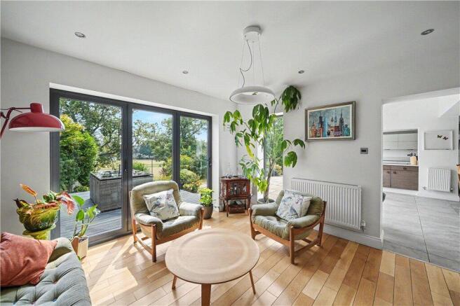 5 bed Detached for sale Image 8