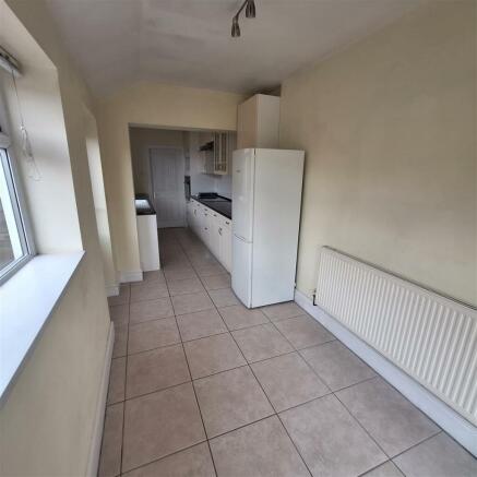 Kitchen 1.jpg