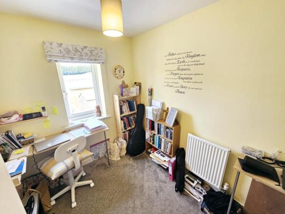 3 bed Semi-Detached for sale Image 10