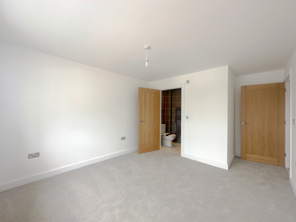 3 bed Semi-Detached for sale Image 9